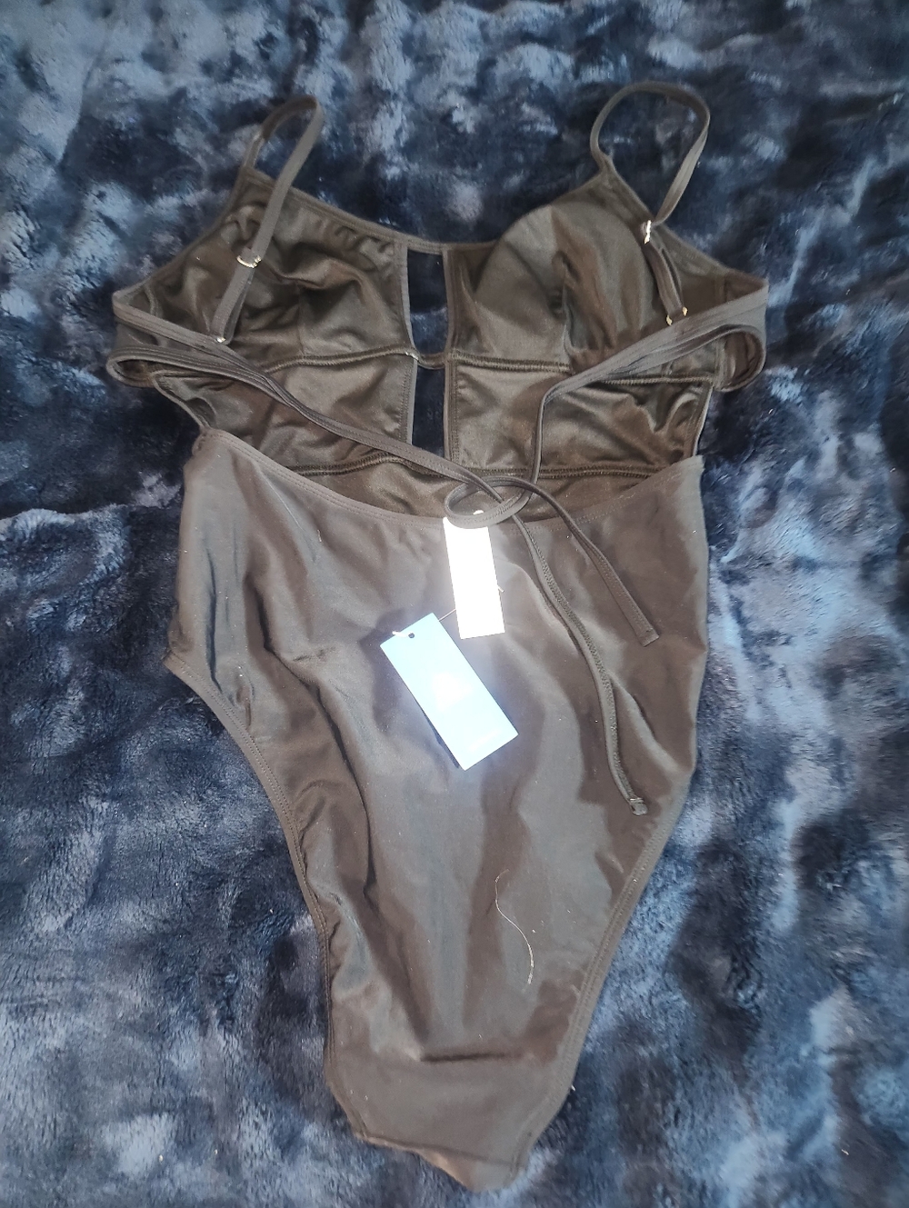 Cupshe One-Piece Swimsuit with Cutout Detail - Picture 5 of 6